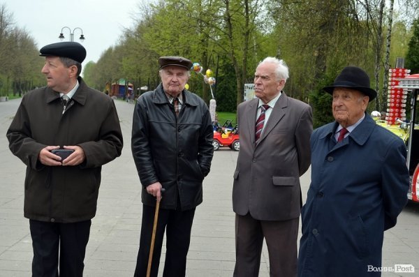 Святкувати «пєрвамай» в Луцьк приїхали комуністи з «Таїланду, Сінгапуру і Бермудів». ФОТО