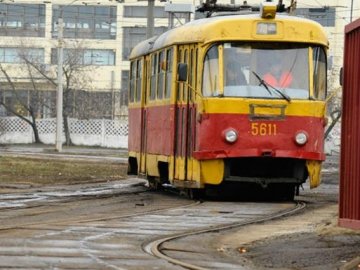 У Києві трамвай переїхав чоловіка
