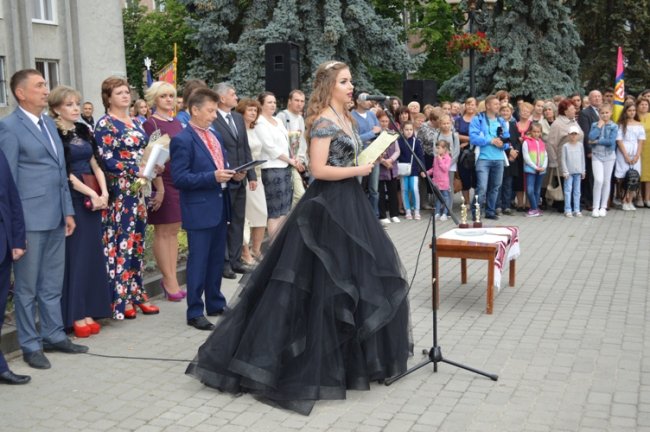 Бал випускників у Ковелі. ФОТО