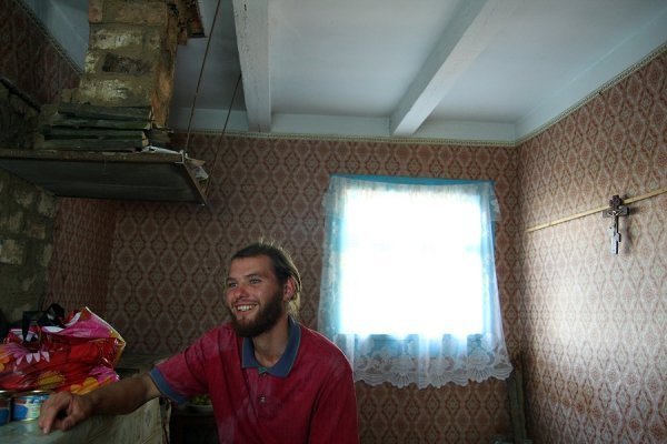 Микола - єдиний житель села Октавин (серпень 2012)