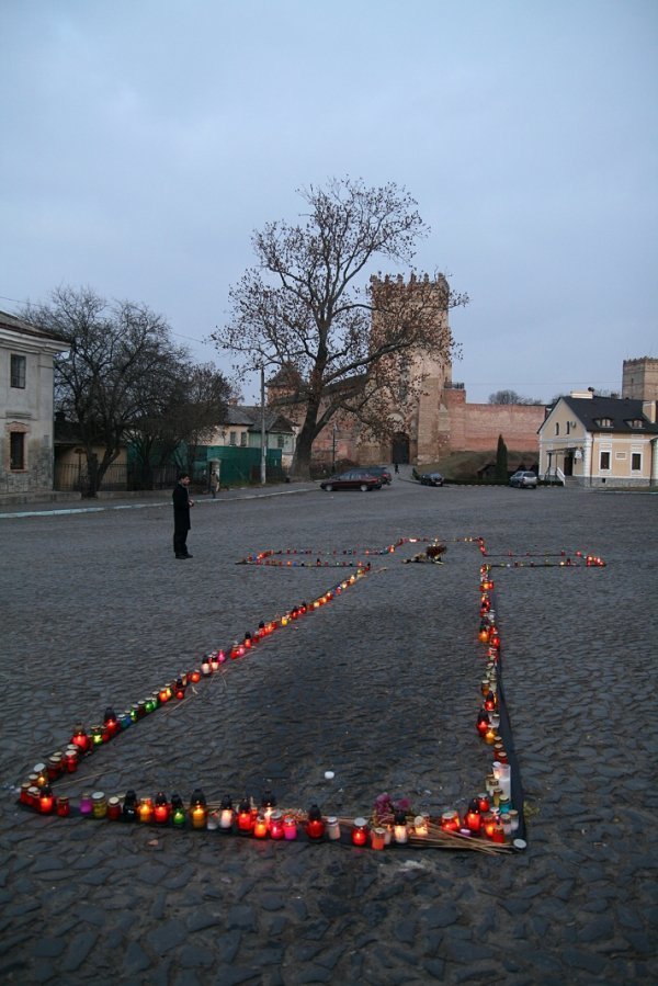 Вшанування пам'яті жертв Голодомору (жовтень 2011)