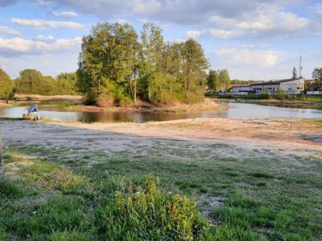 Купи сміття та обміління: показали, який вигляд має озеро у Ківерцях. ФОТО