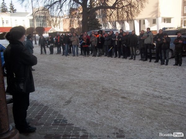 Автомайдан в районах Волині: «криваві» листівки на брамах особняків і сварка з жінкою нардепа. ФОТО. ВІДЕО