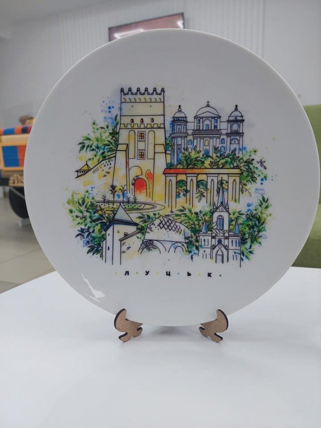 До Дня міста розробили стильні сувеніри із символікою Луцька. ФОТО
