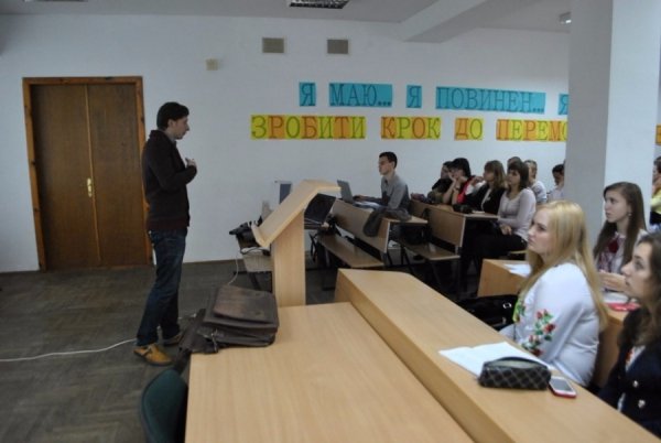 Луцьким студентам презентували діяльність молодіжного центру. ФОТО