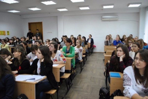 Луцьким студентам презентували діяльність молодіжного центру. ФОТО