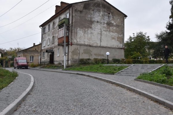 Як луцькі двори змінюються після ремонту. ФОТО