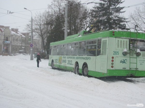 Виїзд з вулиці Хмельницького в Луцьку заблокований. ФОТО