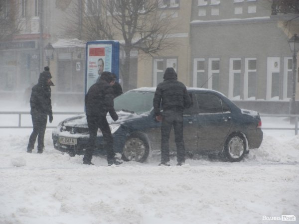 Виїзд з вулиці Хмельницького в Луцьку заблокований. ФОТО