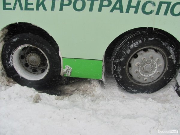 Виїзд з вулиці Хмельницького в Луцьку заблокований. ФОТО