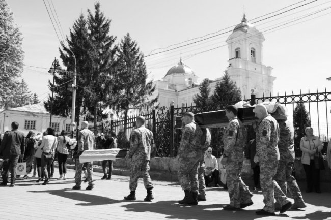 У Луцьку попрощалися із Героєм, який загинув на Донбасі. ФОТО