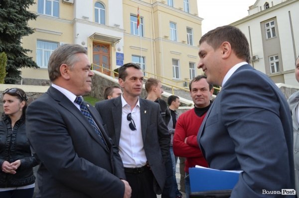 Під луцькою мерією – пікет. ФОТО. ВІДЕО