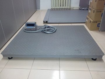 Чому платформні ваги корисні у складських приміщеннях*