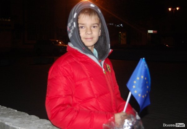 У Луцьку активісти збиралися на Театральному майдані. ФОТО. ВІДЕО