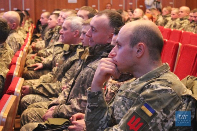 У Володимирі-Волинському урочисто вітали військових, які повернулися з ООС