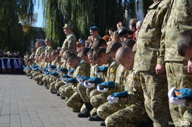 «Нам є що захищати»: урочиста посвята ліцеїстів у Луцьку.  ФОТО