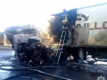 Через аварію водій фури згорів заживо. ФОТО