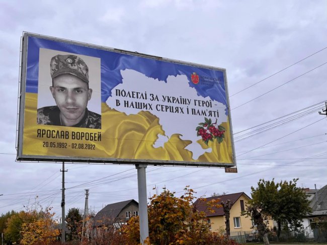 У місті на Волині встановили бігборди зі світлинами загиблих у війні з Росією захисників