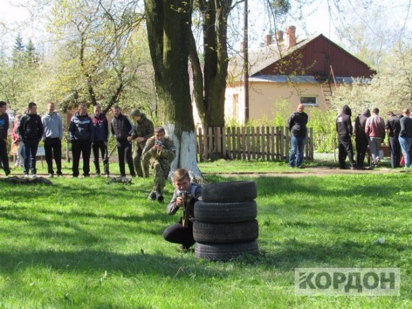 На Волині юнаків готують до бою. ФОТО