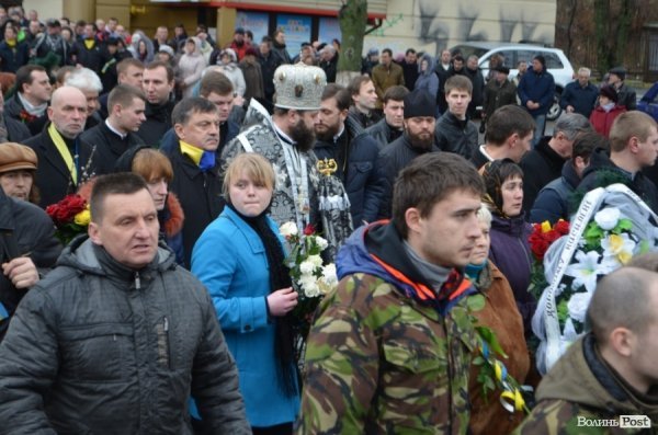 «Герої не вмирають!», – у Луцьку провели в останню путь майданівця. ФОТО. ВІДЕО