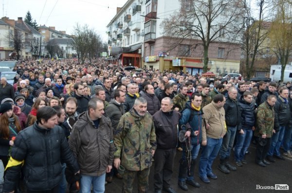 «Герої не вмирають!», – у Луцьку провели в останню путь майданівця. ФОТО. ВІДЕО