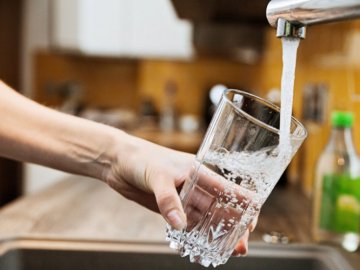 Вода з крана у Луцьку: чи можна її пити