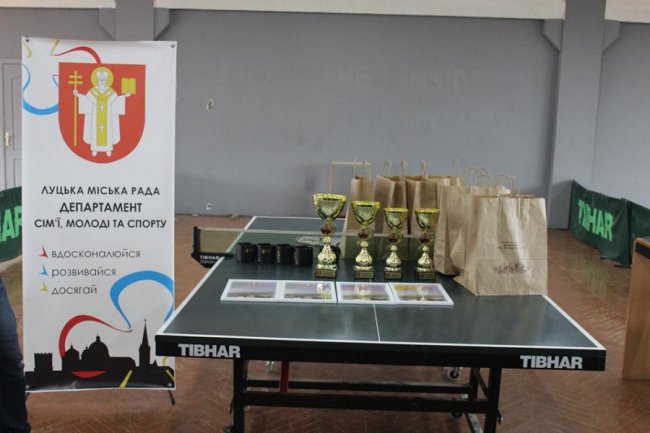 Працівники луцької мерії гралися в настільний теніс. ФОТО
