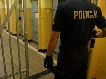 Троє поляків вивезли українця за місто, побили і пограбували