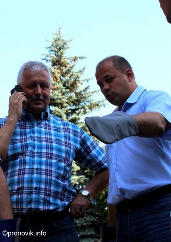 Як депутати ремонтували площу в місті на Волині. ФОТО