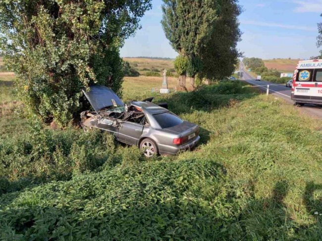 На Волині трапилася ДТП: за життя водія борються медики.ФОТО