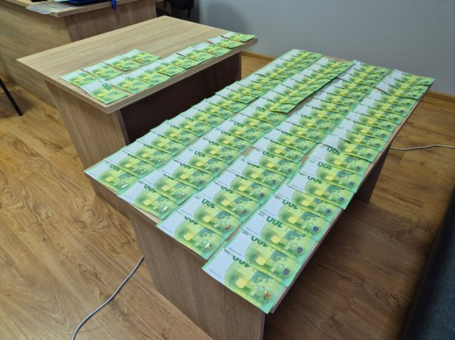 «Візьми 8400 євро і відпусти», – на Волині чоловік пропонував прикордоннику хабаря та обіцяв повернутися