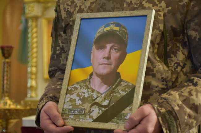 Останній бій прийняв на Харківщині: лучани попрощалися із захисником України Тарасом Горобцем