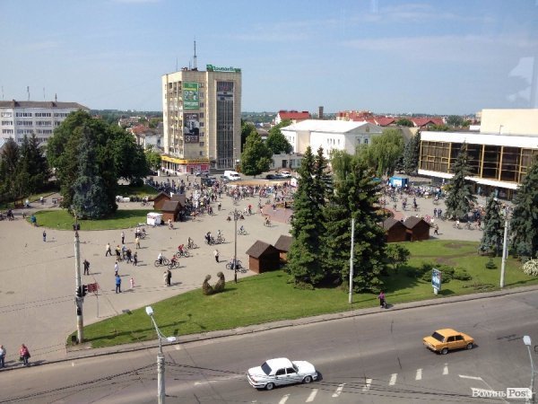 У Луцьку сотні велосипедистів зібрались на велопробіг. ФОТО