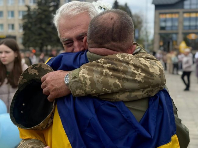 На Волині зустріли звільненого з полону воїна Андрія Жолоба. ФОТО