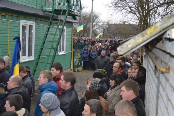 Як Нововолинськ поховав Героя Майдану. ФОТО