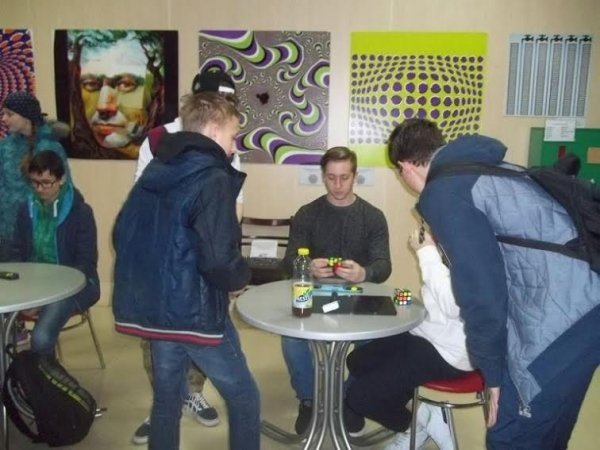 У Луцьку складали кубик Рубика на швидкість. ФОТО