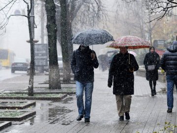 Мокрий сніг і морози: синоптик прогнозує похолодання в Україні з наступного тижня