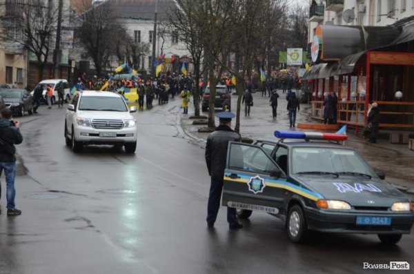 «Герої не вмирають!», – у Луцьку провели в останню путь майданівця. ФОТО. ВІДЕО