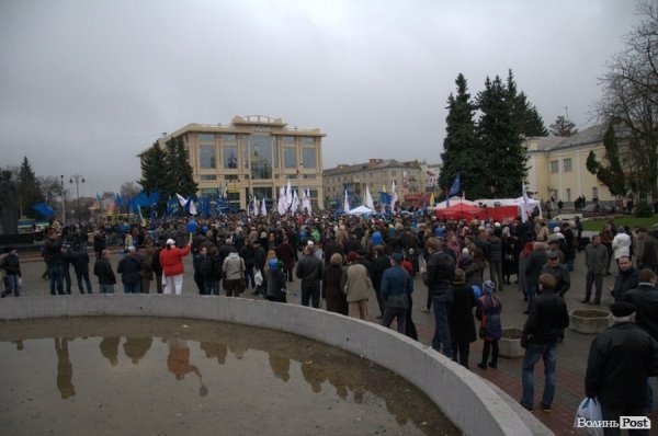 Народне віче «За європейську Україну!» в Луцьку. ФОТО