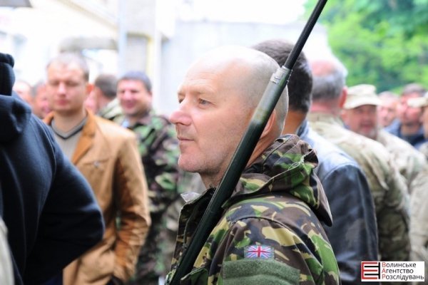 Учасники бойових дій пікетують військову прокуратуру в Луцьку. ФОТО