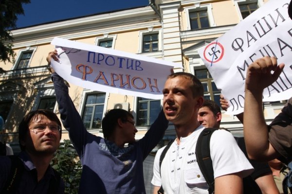 Як у Києві через Фаріон билися свободівці та «студенти». ФОТО. ВІДЕО