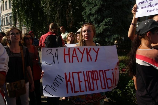 Як у Києві через Фаріон билися свободівці та «студенти». ФОТО. ВІДЕО