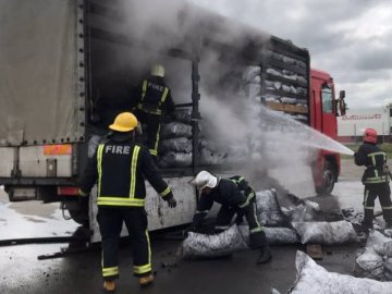 У місті на Волині загорілася вантажівка з вугіллям 