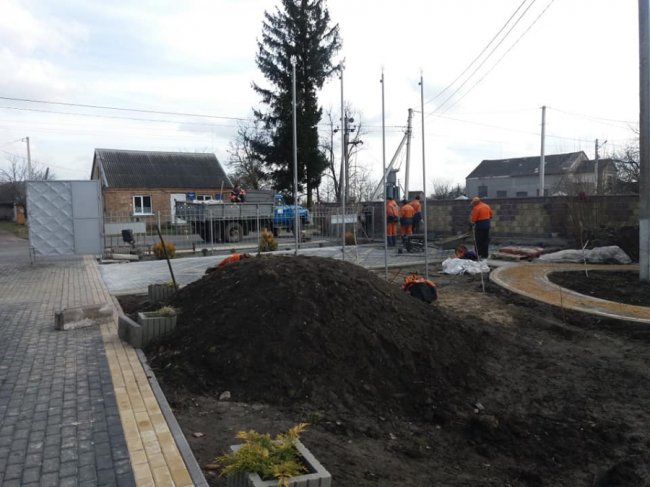 У селі під Луцьком біля поселення ченців облаштували сквер