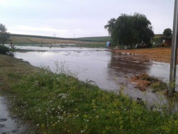 У волинському селі після дощу вулиця перетворюється на «озеро». ФОТО. ВІДЕО