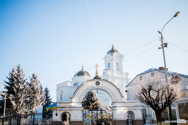 Луцьк – у кришталевій паморозі: казкові світлини різдвяного ранку. ФОТО