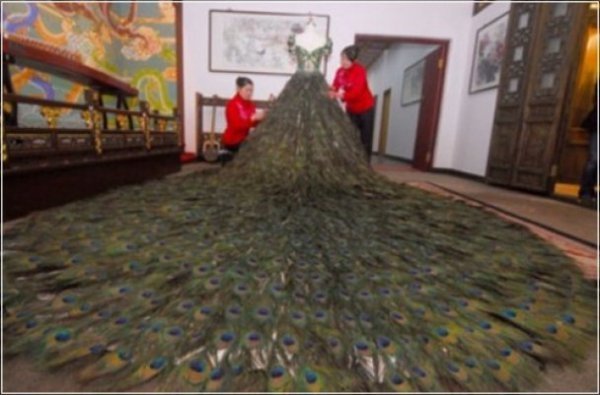 Показали найдорожчу весільну сукню у світі. ФОТО