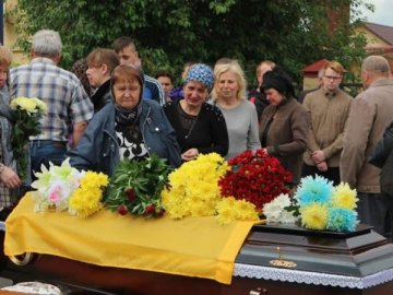 На Волині попрощалися із загиблим Героєм Русланом Литвинюком. ФОТО