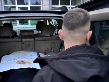 На Волині на хабарі погорів начальник управління ОВА