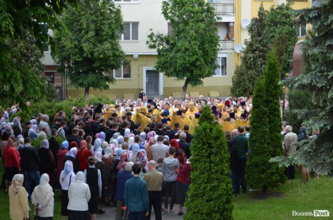 У Луцьку хресною ходою пройшли прихильники церкви Московського патріархату. ФОТО